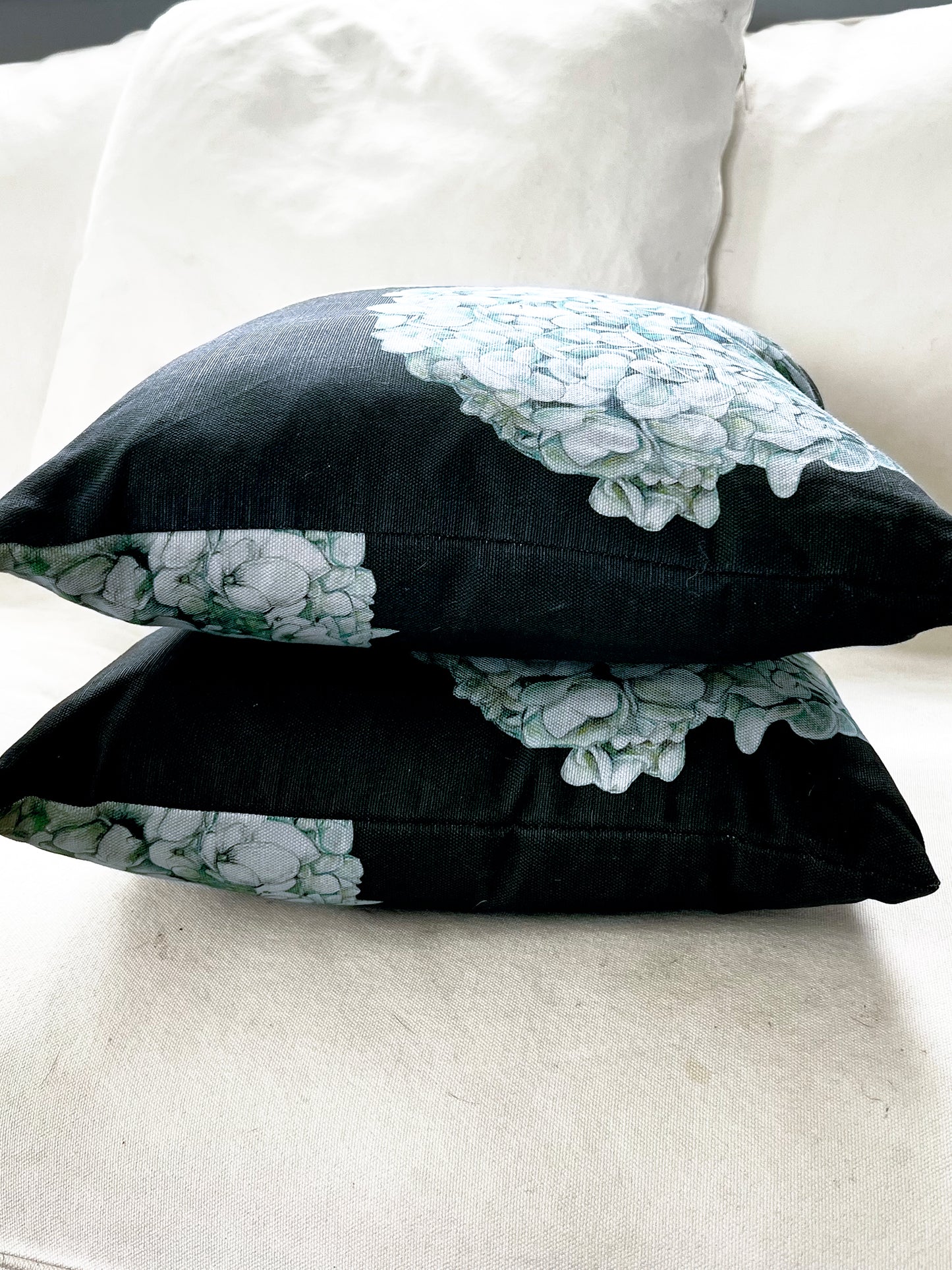Hydrangea - Black - Cushion
